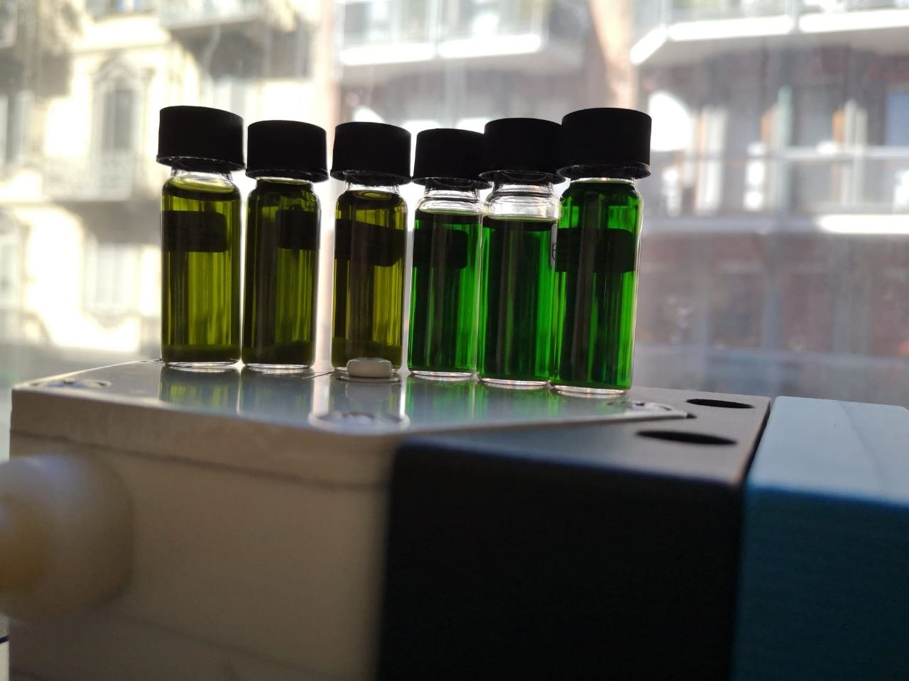 Vial contenenti soluzioni vegetali, attività di caratterizzazione nell'ambito di progetti R&D