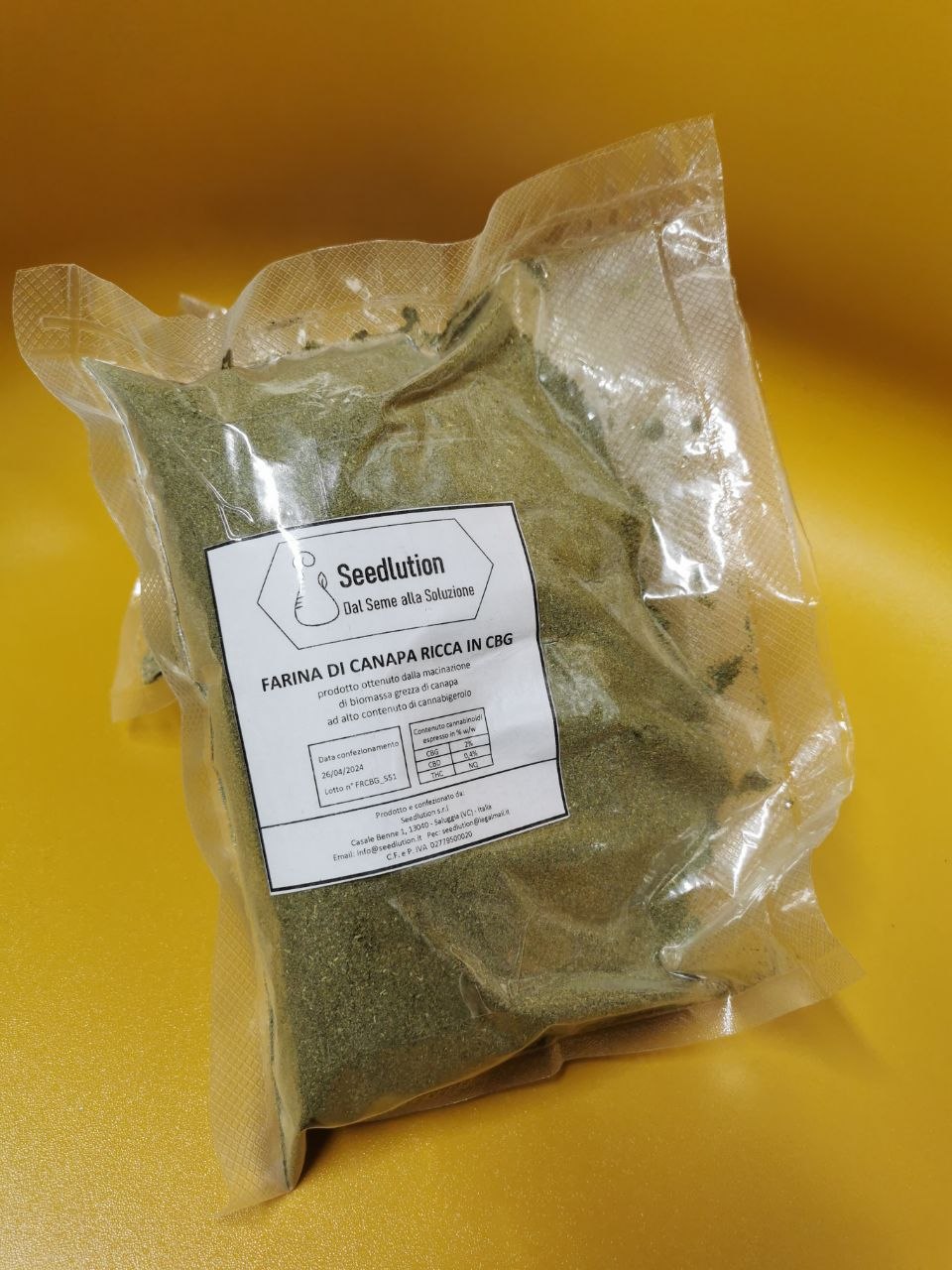 Confezione di materia prima vegetale specifica di progetto, farina di canapa con etichetta di tracciabilità Seedlution